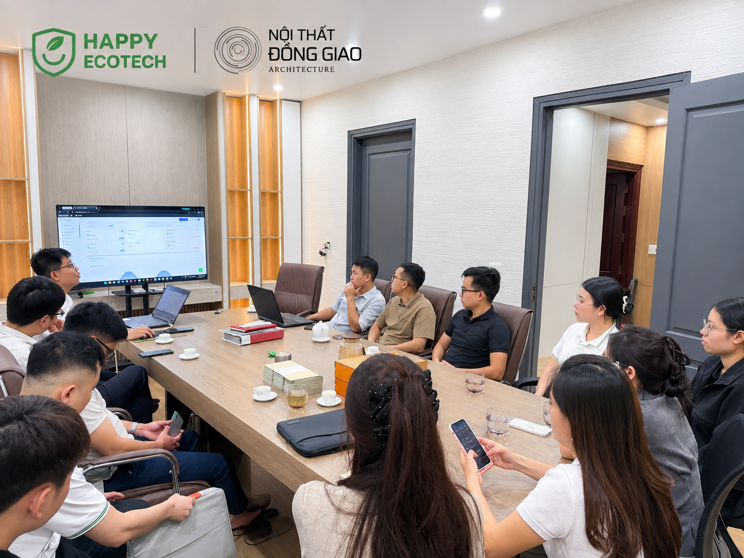 Theo dõi tiến độ và nâng cao hiệu quả quản lý  Trong hoạt động quản lý dự án, việc biết công việc đang ở đâu, ai đang thực hiện và tiến độ như thế nào là yếu tố cần thiết.  TaskFlow cung cấp hệ thống quản lý trực quan, giúp doanh nghiệp theo dõi các công việc và dự án theo từng giai đoạn.  Các thông tin được cập nhật trên hệ thống giúp người quản lý có cái nhìn tổng quan hơn về tình hình thực hiện công việc, đồng thời hỗ trợ nhân sự chủ động theo dõi nhiệm vụ của mình.  Việc hình thành một quy trình quản lý thống nhất cũng tạo tiền đề để doanh nghiệp từng bước xây dựng phương thức làm việc dựa trên dữ liệu thay vì phụ thuộc hoàn toàn vào việc trao đổi và theo dõi thủ công.